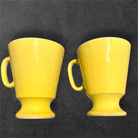 Vintage 1970s MCM Shenango China Set 2 Yellow Pedestal Mugs USA MINT Condition - Picture 2 of 3